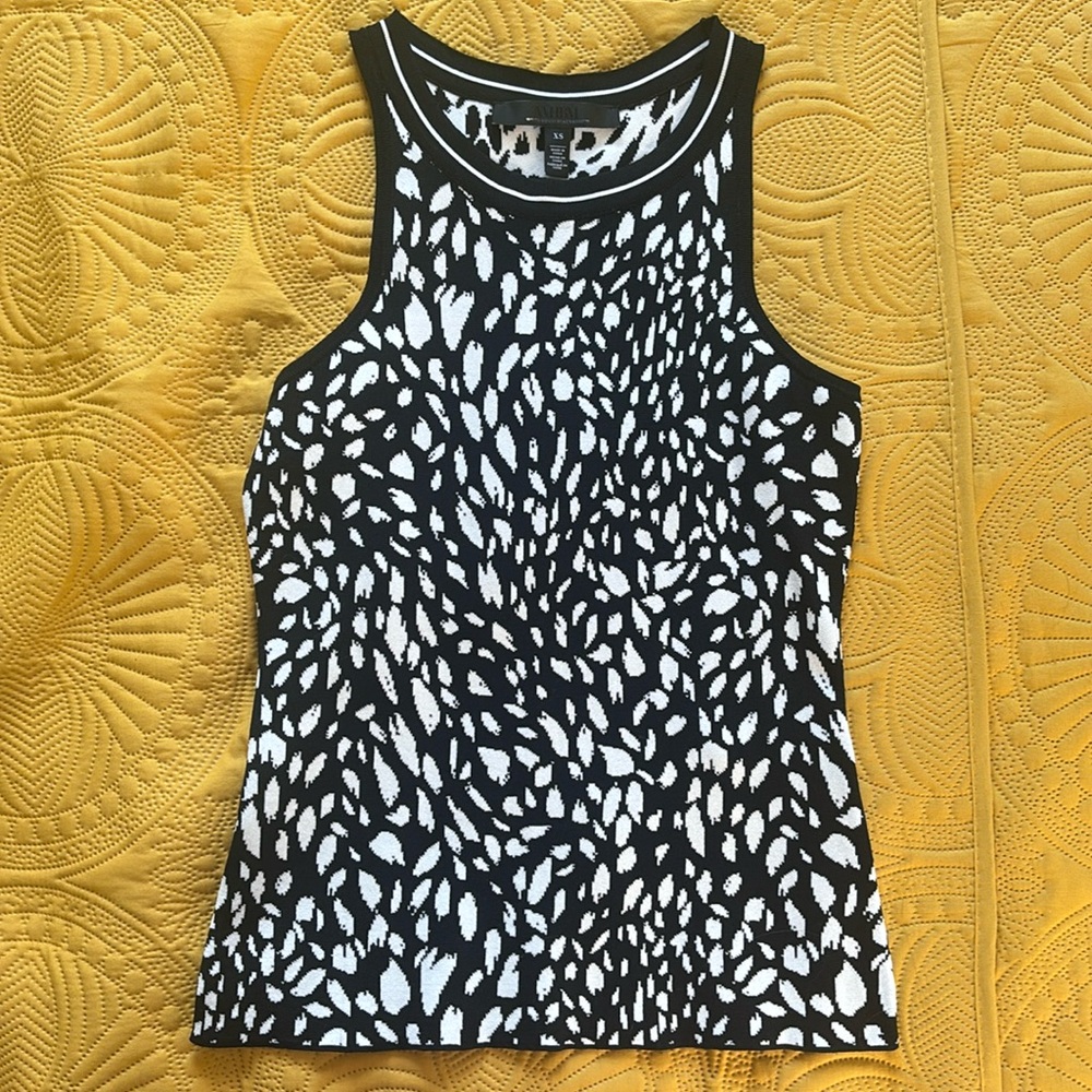 WHBM TOP